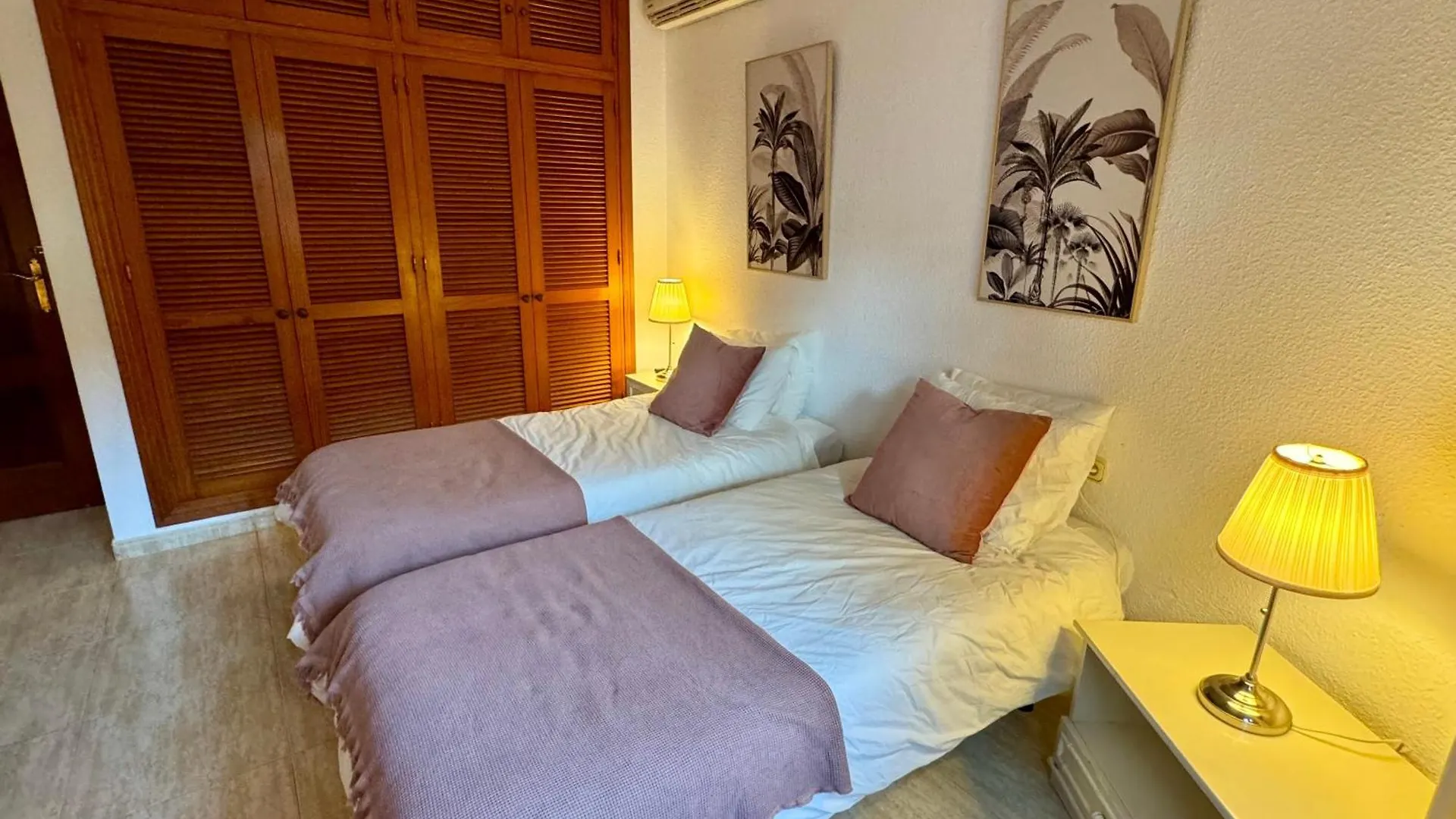 Sitio de Calahonda Casa Del Mar, Stunning Villa With Swimming Pool