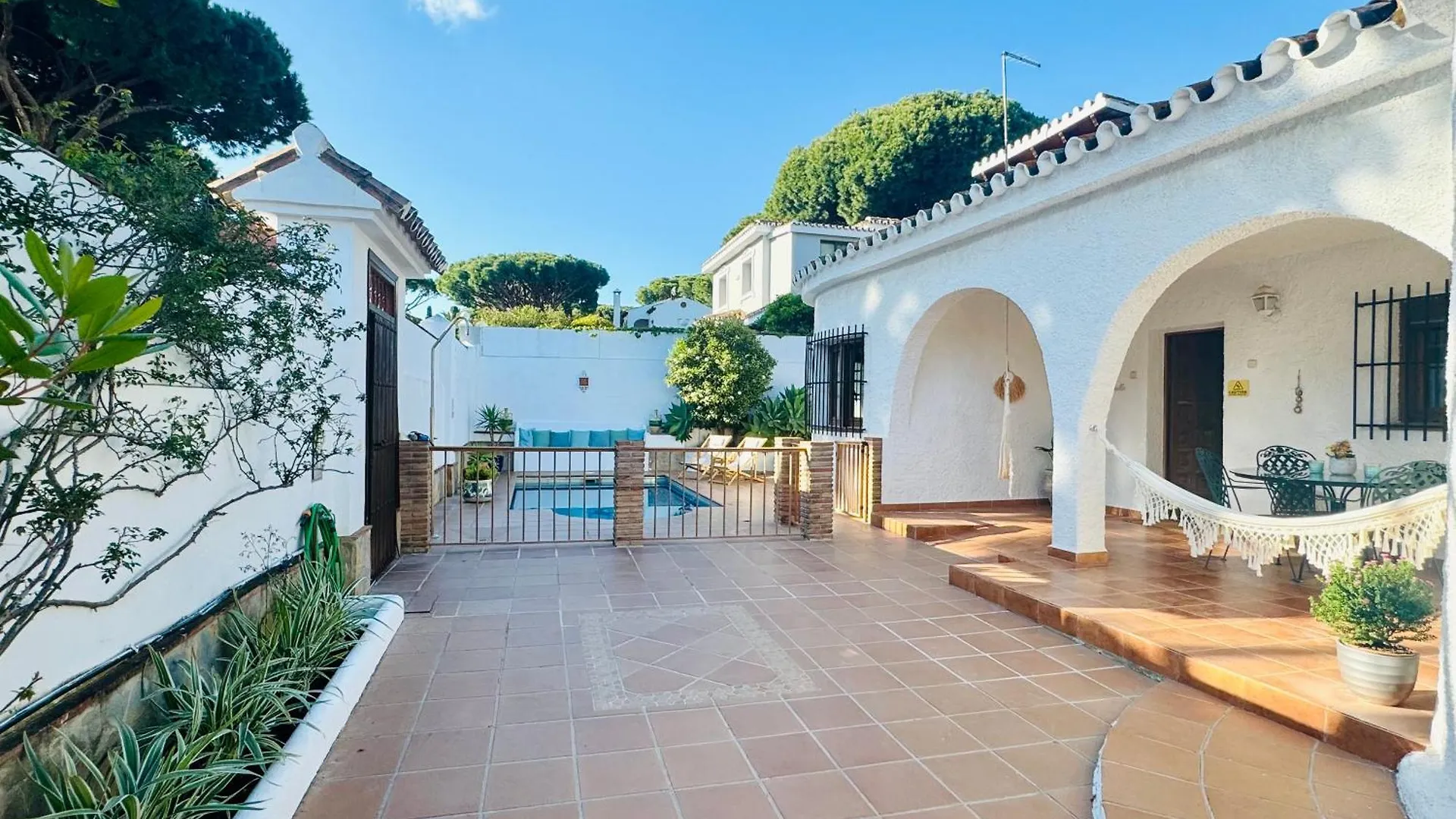 Sitio de Calahonda Casa Del Mar, Stunning Villa With Swimming Pool ספרד