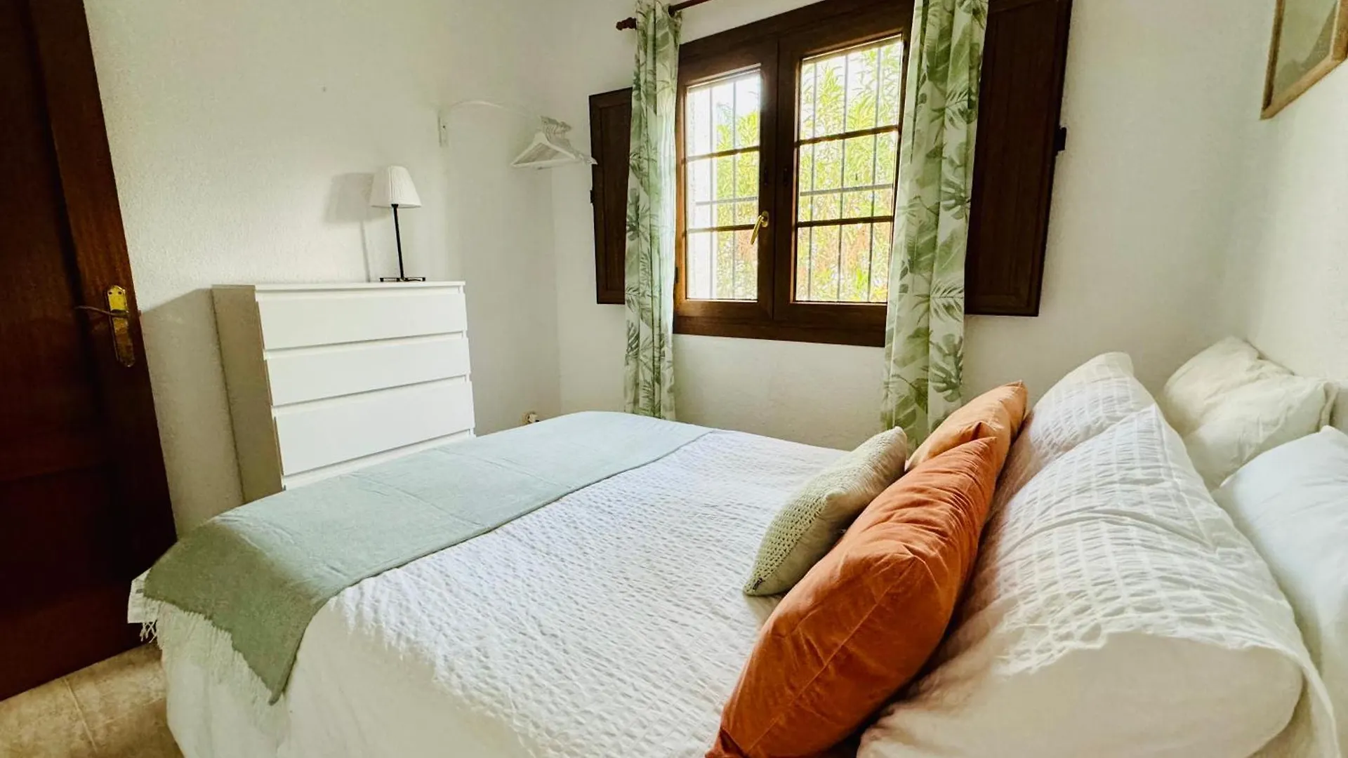 Sitio de Calahonda Casa Del Mar, Stunning Villa With Swimming Pool Sitio de Calahonda