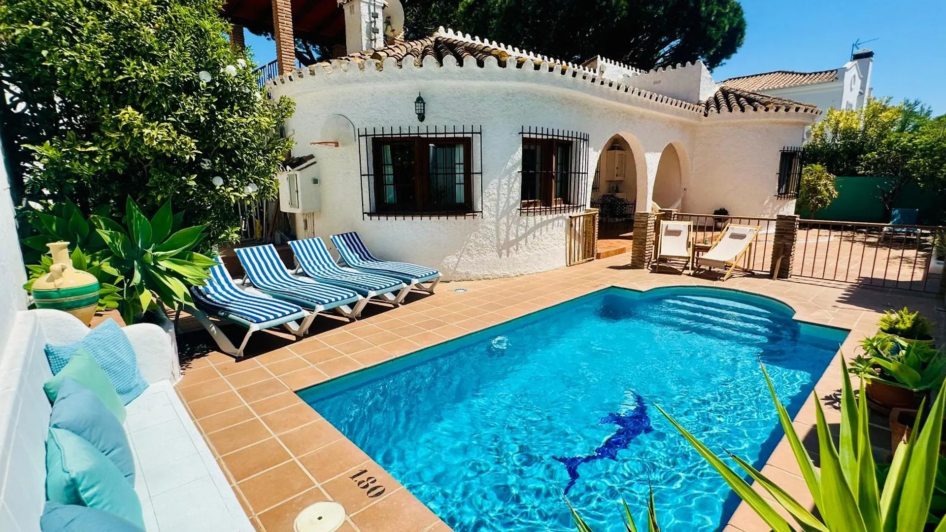 Sitio de Calahonda Casa Del Mar, Stunning Villa With Swimming Pool